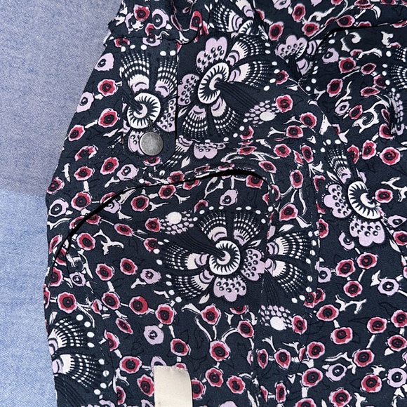 Loft Brand Long Sleeve Floral Shirt Size Small
Great Condition - Picture 8 of 9